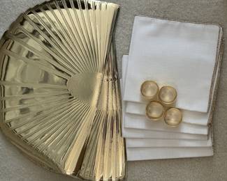 Golden seashell plate mats