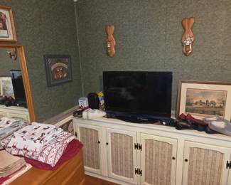 TV-Shoes-Bedding