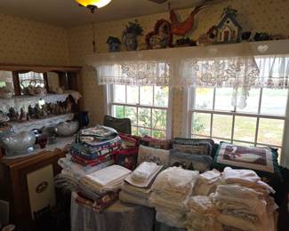 Blankets-Quilts-Pillows-Linens