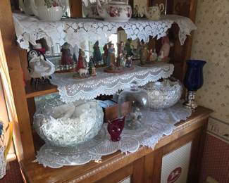 Display cabinet-Tea pots-Punch bowls