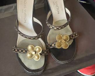 LOUIS VUITTON SZ 6.5
