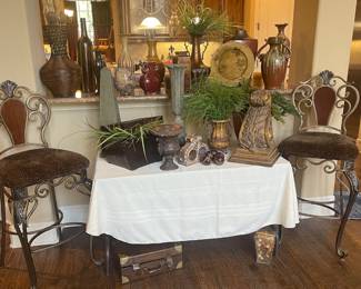 Bar stool with animal print seats….a lot of decorative vases…etc.