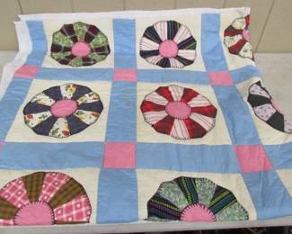 Dresden Plate Pattern Quilt