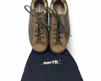 75 EarthBluffDriftwoodLeatherSneakersWomensSize8wDustBag