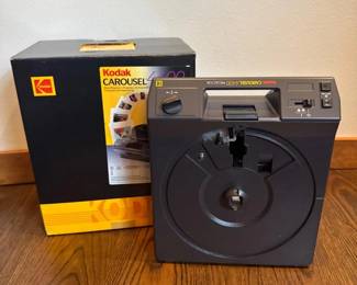 74 KodakCarousel4400SlideProjectorwOriginalBox