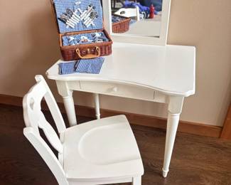 38 PotteryBarnKidsVanityChairSchyllingMadelineTeaSet