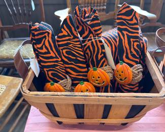 Halloween napkins/napkin rings