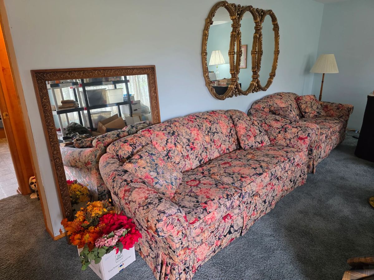 Vintage floral couch, excellent condition!