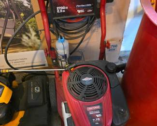 Craftsman 2700psi pressure washer.