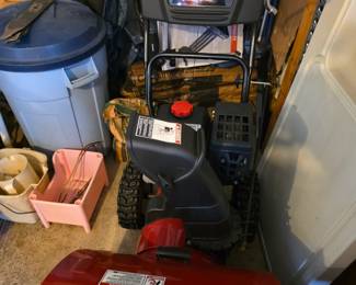 Craftsman 24 inch electric start snow blower, looks like it's hardly been used!