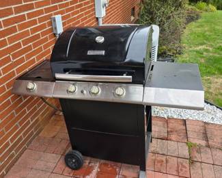 Very nice Kenmore propane grill!