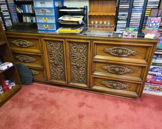 Beautiful Permacraft dresser. Large matching mirror also available!