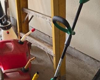 Gas Cans - Weed Eater