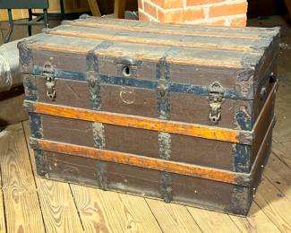 Antique flat top trunk