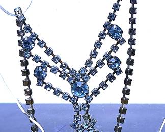 Circa 1940 blue rhinestones necklace