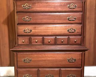 Vintage Early American style cherry wood chest of drawers