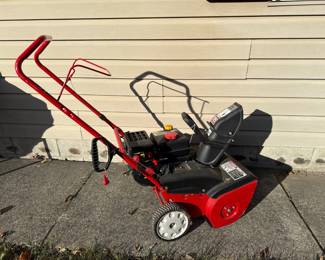 Troy-Bilt Squall 2100 Snow Blower