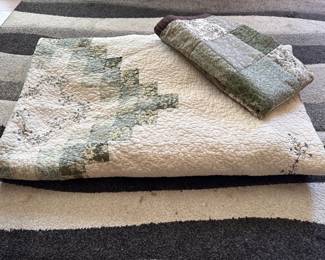 Vintage Floral Patchwork Quilt Set