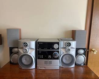 Sharp Stereo System with Speakers