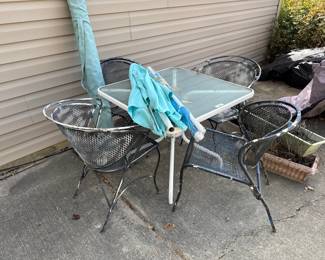 Outdoor Table & Chairs with Umbrellas