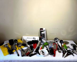 Assorted Kitchen Tools Set