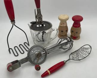 Red Handled Utensils, Measure/ Mixer, Salty & Peppy