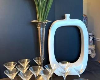 Deco Decor Floral, Vase, Martini Glasses, Black Plates Bowls