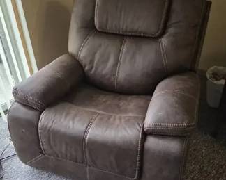 03 Like New Power Recliner