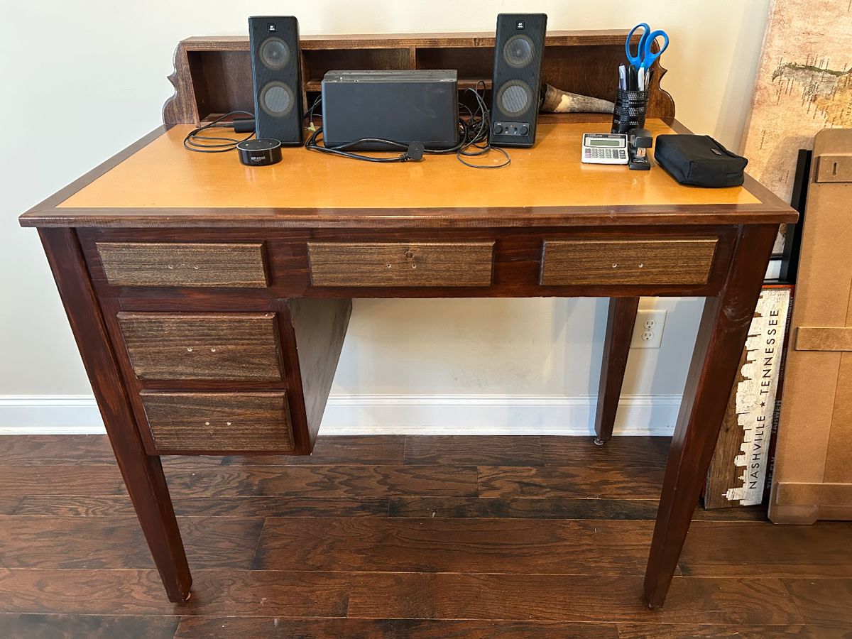 Standing height desk