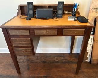 Standing height desk 