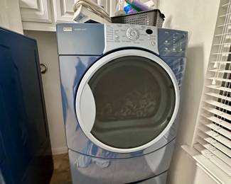 239Oct 08 2025 01 08ami2dW