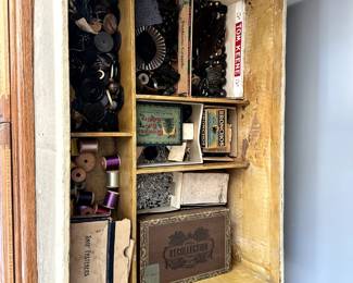 VINTAGE BUTTON BOX