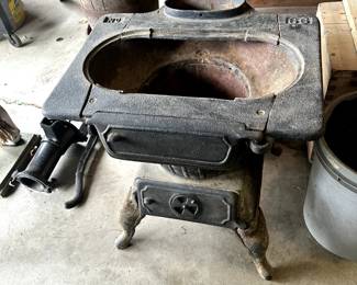 VINTAGE CAST IRON STOVE BROKEN LEG