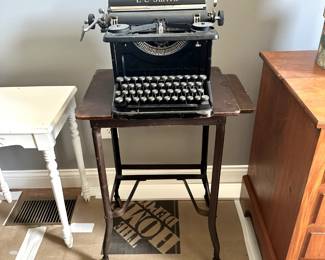 VINTAGE L.C. SMITH BROS TYPEWRITER