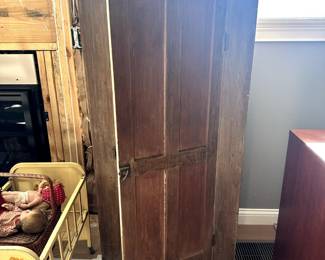 FUNRITURE VINTAGE CUPBOARD