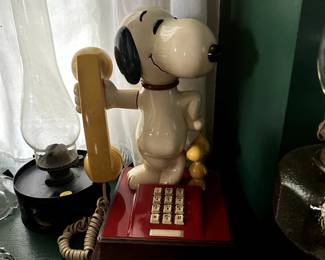 VINTAGE SNOOPY PHONE