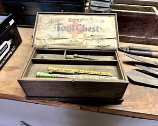 VINTAGE BOYS TOOL CHEST