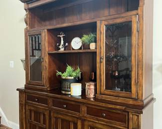 Hutch/China Cabinet,