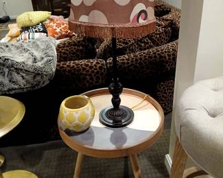 3 legged end table, lamps, pottery