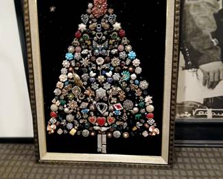 Paste button Christmas tree wall art