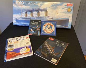 Titanic Model Kit Plus 1 1400 Scale And 4 Titanic Books