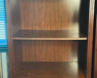 Broyhill Illuminated Cabinet With 3 Shelves And Enclosed Shelf Space