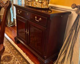 Text for listing link with price and measurements etc 312-719-1412
Georgian Flame Mahogany Server $775