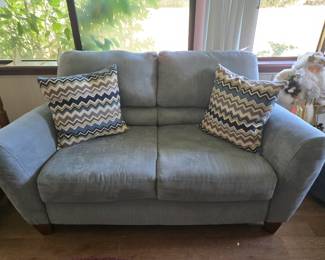 Heather Blue Loveseat & 2 Cushions