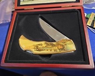 Locomotive Pocket Knife with Wood Box Container