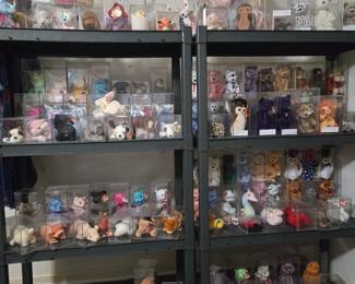 Lots of Beanie Babies in Plastic containers & most have tags.  Buy the entire Lot!