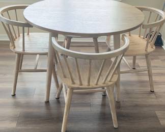 Round Wood Table W/4 Chairs