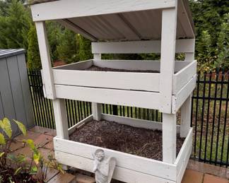 Two level raised bed planter, can be moved. LOT 17