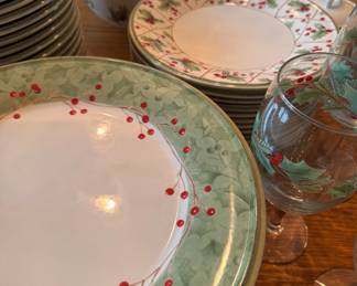 Full 100+ piece Lenox Holiday Traditions china