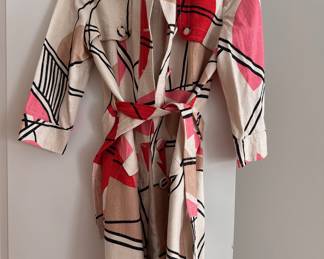 Alberto Makali geometric light trench, sz 10. LOT 730